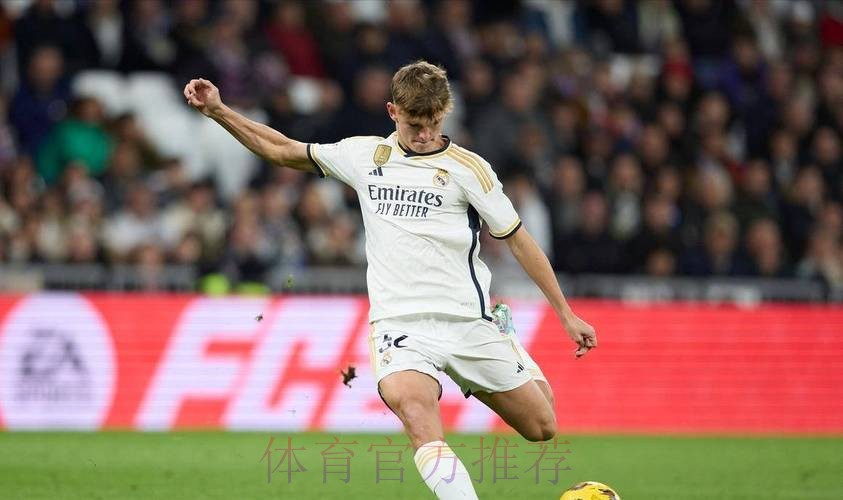 斯基拉:皇马将帕斯视为未来顶级球员 拥有回购权 斯基拉:皇马将帕斯视为未来顶级球员 拥有回购权